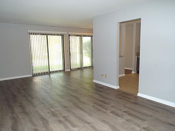 4th image of 940 Yosemite Trl APT B