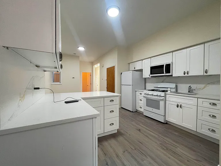 265 Baldwin Ave #3R — Photo 17