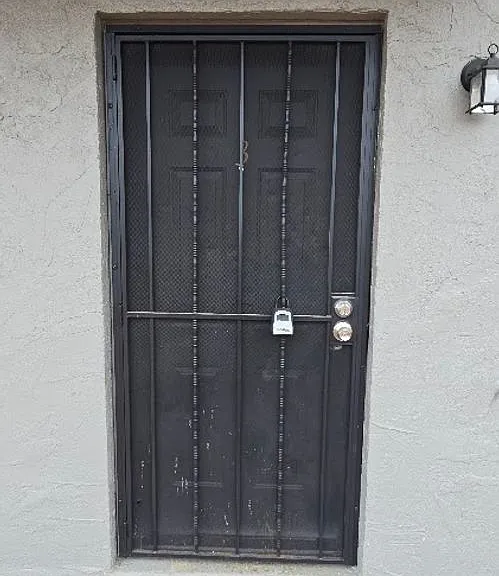 827 E Hazel Dr — Photo 4
