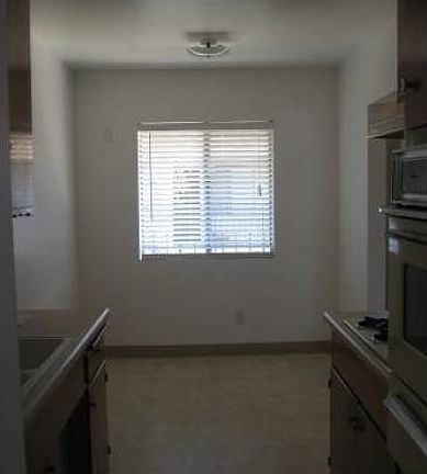 Eat-in kitchen
