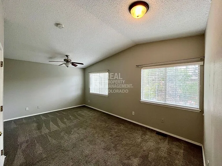 12756 Forest St — Photo 8