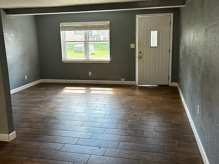 205 N Shawnee Blvd #C — Photo 3