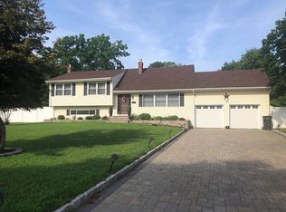 7 Avalon Dr, Tinton Falls, NJ 07724