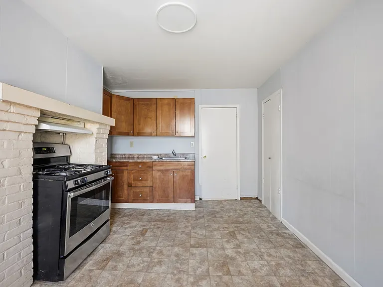 163 Walnut St #2 — Photo 6