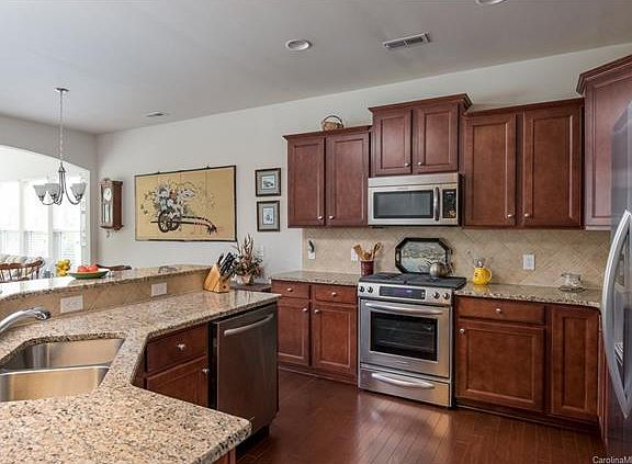 4th image of 2043 Moultrie Ct
