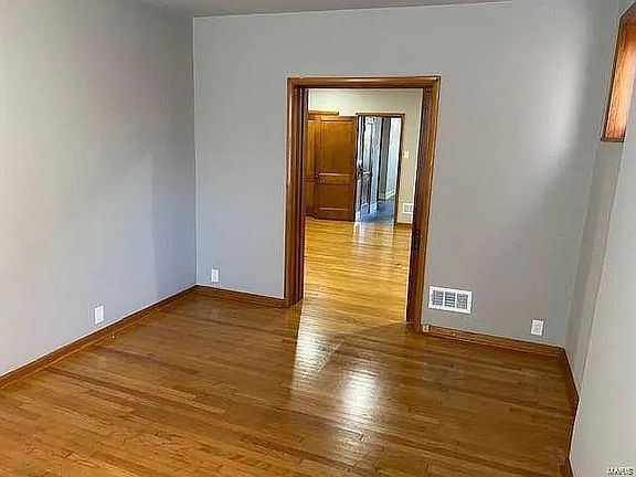 4th image of 561 Eiler St #1