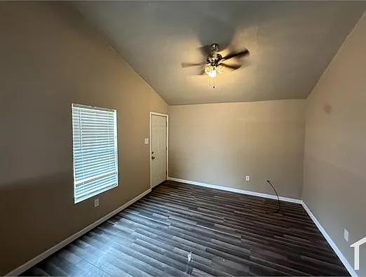 1120 Rich Ave #A — Photo 3