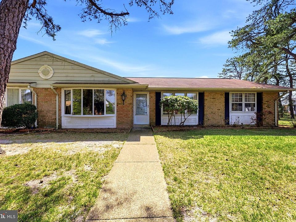 1st image of 16 Cambridge Cir #B