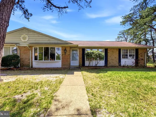 16 Cambridge Cir #B, Manchester Township, NJ 08759