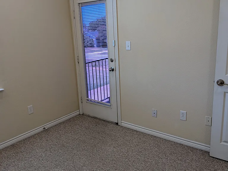 102 N Dallas St #202 — Photo 18