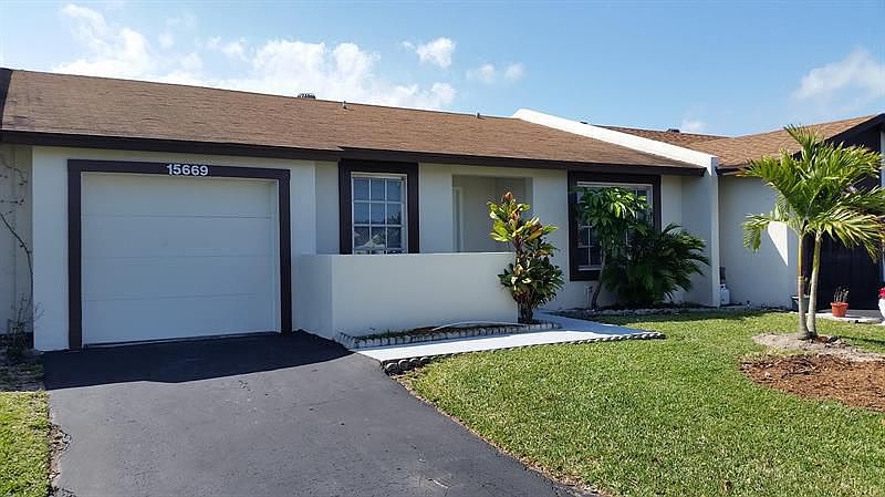 1st image of 15669 Bottlebrush Cir