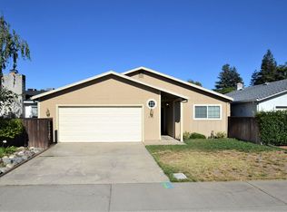 1136 Dartmoor Cir, Lodi, CA 95240