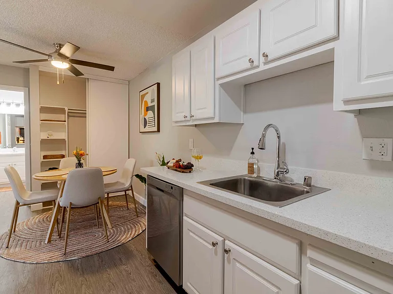Creekside Park Apartments — Photo 15