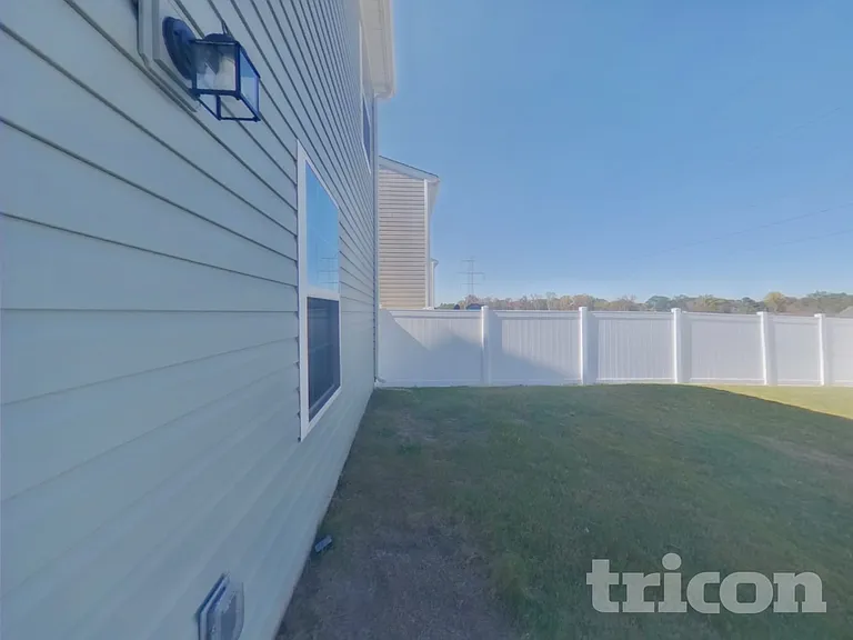 1715 Southwold Ln — Photo 17