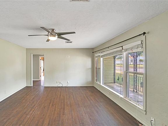 5th image of 1122 N Washington Ave
