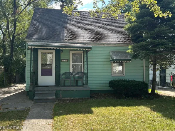 18736 Kenosha St, Harper Woods, MI 48225