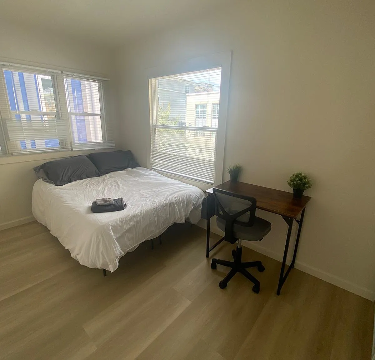 2 bed, 950 sqft, $3,450 — Photo 4