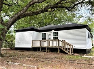 906 Dennis Ave, Leesville, LA 71446