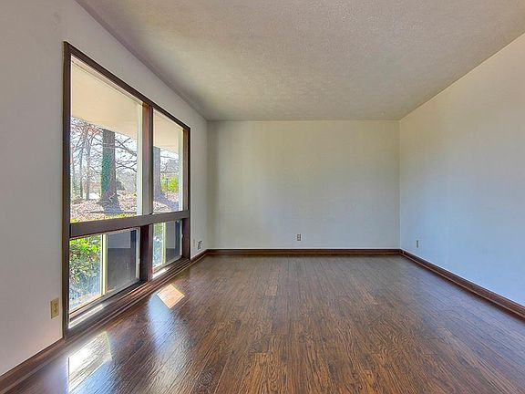 4th image of 3022 Barcelona Way