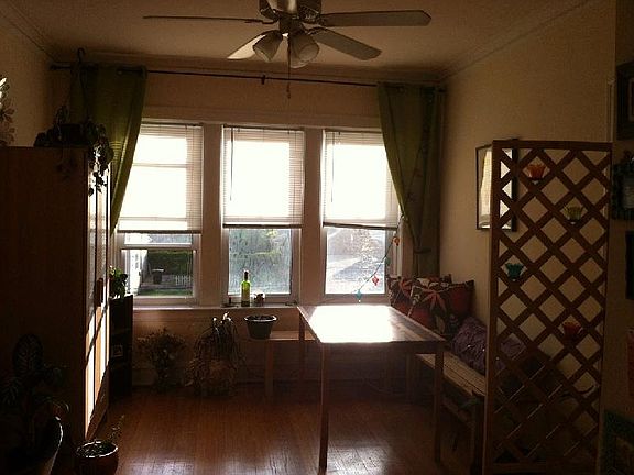 4th image of 5204 N Leavitt St #2
