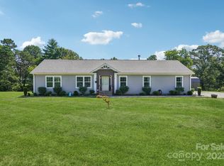 213 Big Oak Rd, Hendersonville, NC 28792