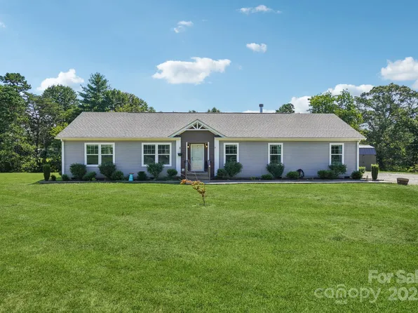 213 Big Oak Rd, Hendersonville, NC 28792