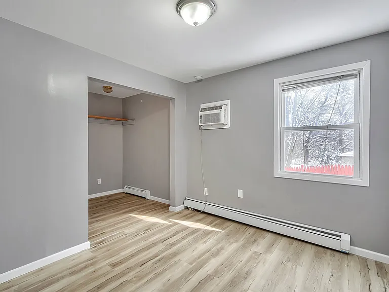 447 Clove Rd — Photo 21