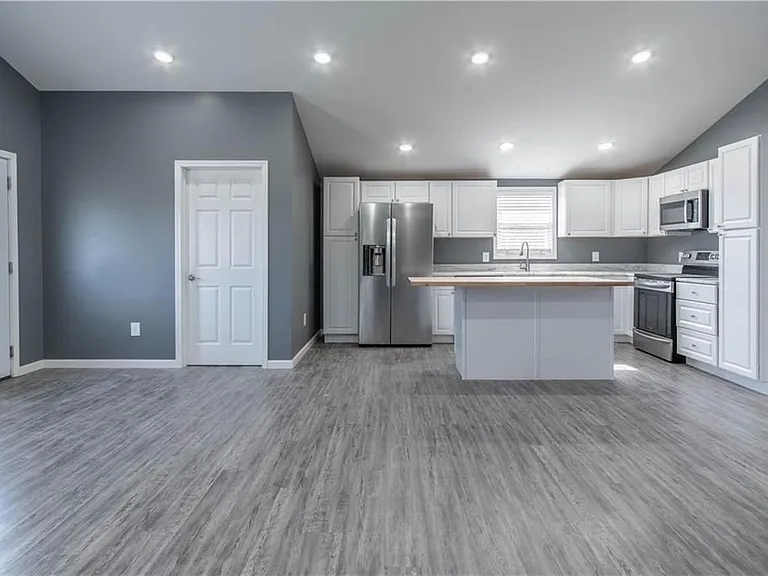 14530 Dodge Ave — Photo 24