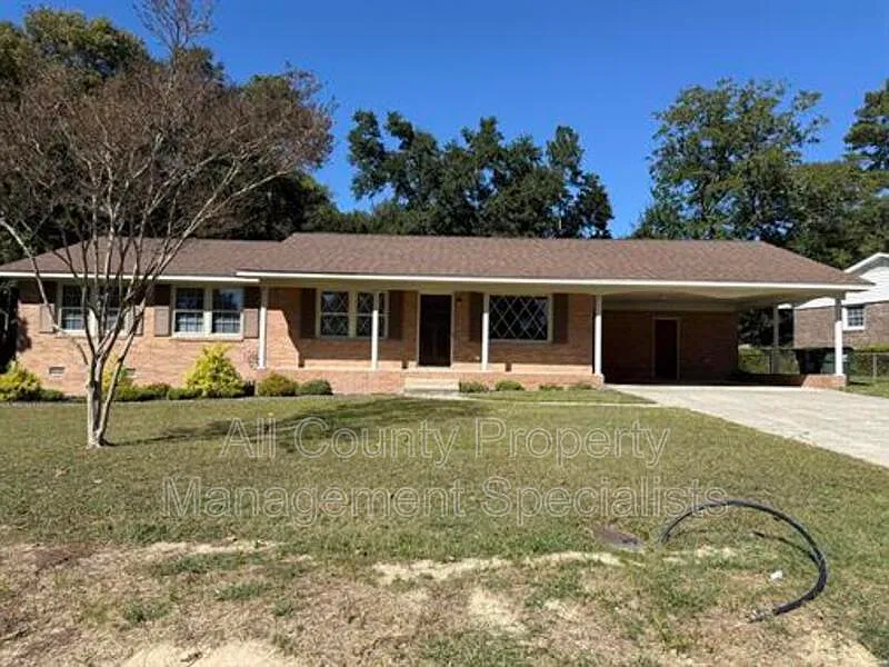 3136 Woodsen Cir