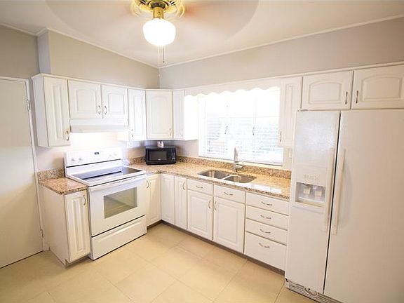 3rd image of 6004 Chipola Cir