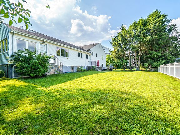5th image of 165 Evelyn Rd