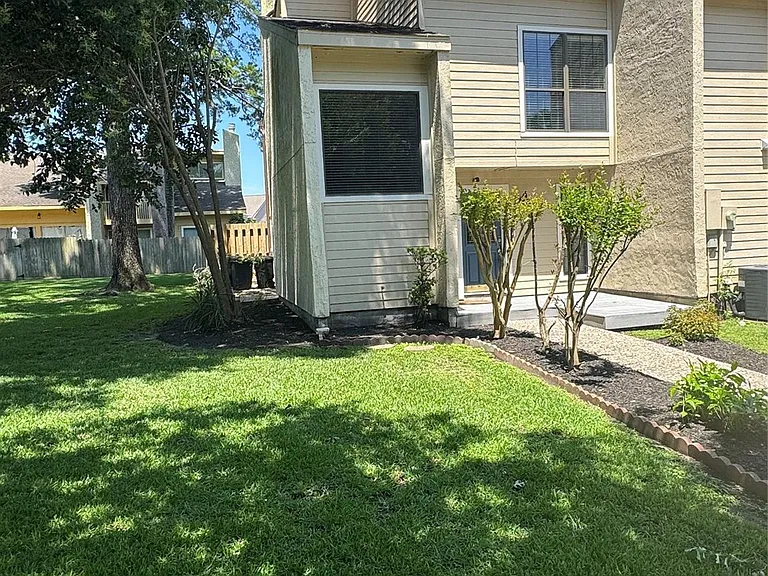 3935 Knollcrest Dr — Photo 14