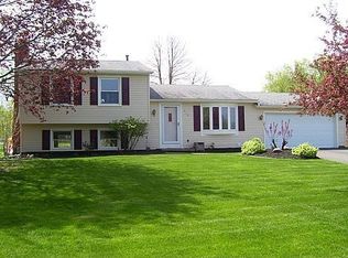 119 Squire Dale Ln, Rochester, NY 14612