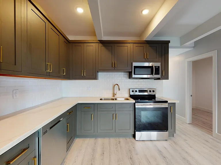 730 S Serrano Ave — Photo 24