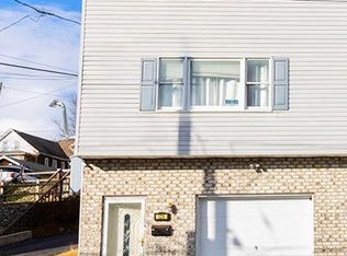 326 Chestnut St, Slatington, PA 18080