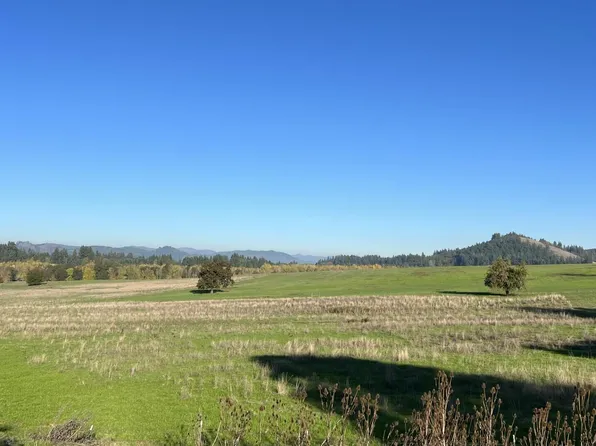 35857 N Morningstar Rd, Oakridge, OR 97463