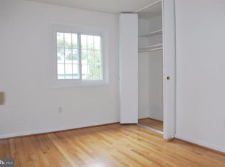 8422 Queen Elizabeth Blvd, Annandale, VA 22003