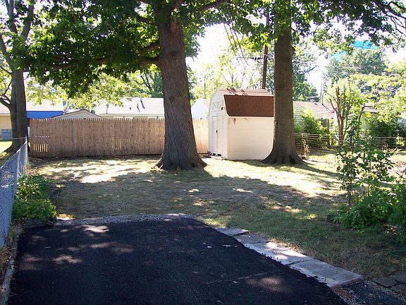 2nd image of 168 Boston Ave