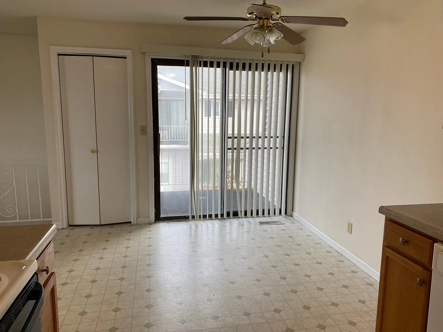 3 bed, 1000 sqft, $1,295 — Photo 4