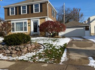 2514 N 80th St, Wauwatosa, WI 53213