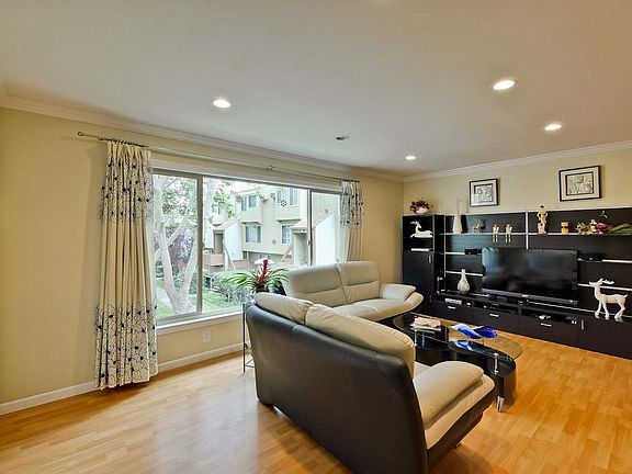 5th image of 490 Auburn Way APT 2