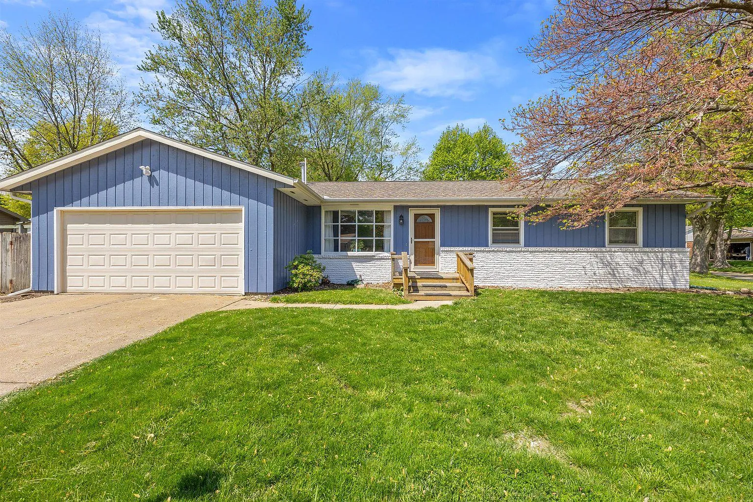 2209 Winchester Dr photo 1