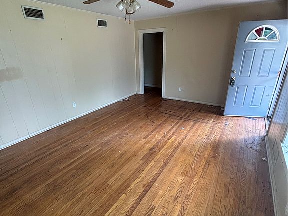 4th image of 3609 Erie St
