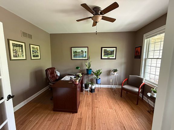 3rd image of 460 Whippoorwill Ln