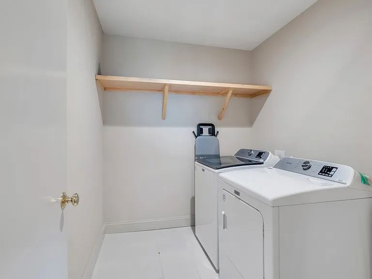 6045 Sound Ave — Photo 26