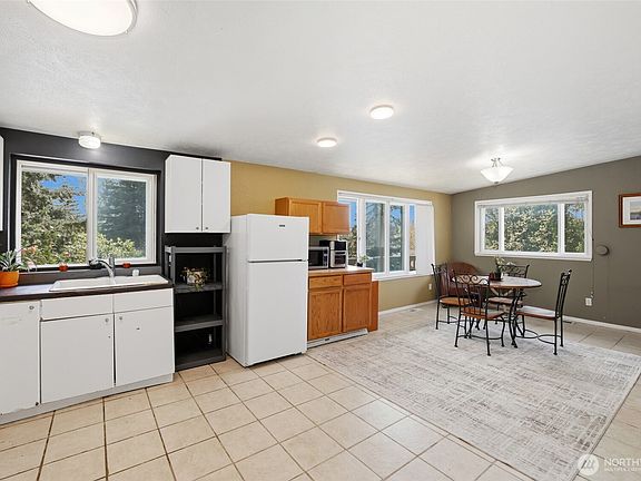 4th image of 2030 S Kent Des Moines Road