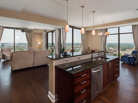 open floor plan-Glass walls