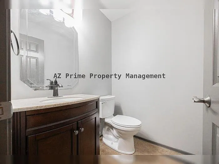868 W Tremaine Ave — Photo 27