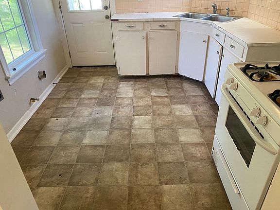 5th image of 450 Overhill Dr