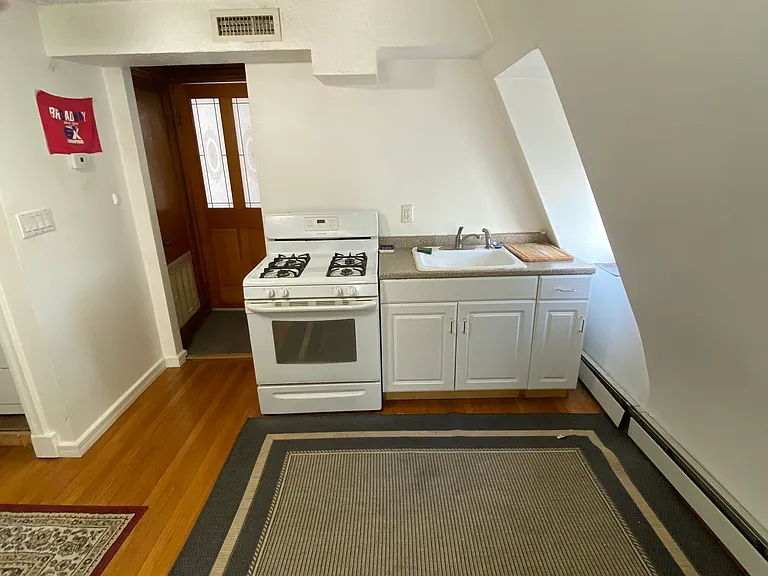 842 E 4th St #3 — Photo 3